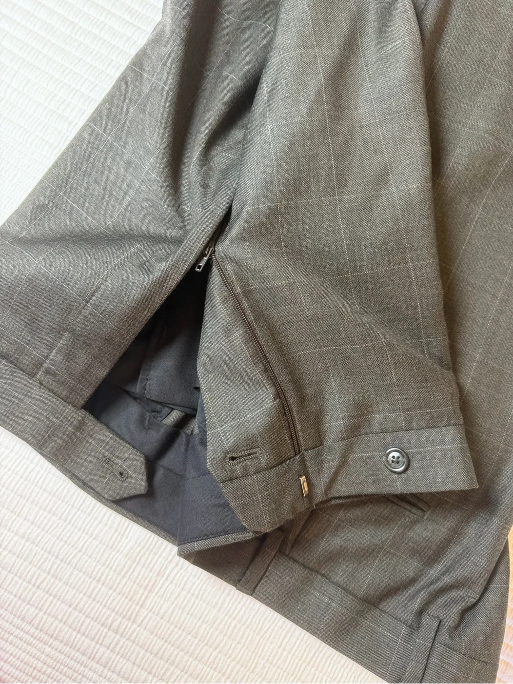 JOSA BANK Grey WindowPane NWT suit